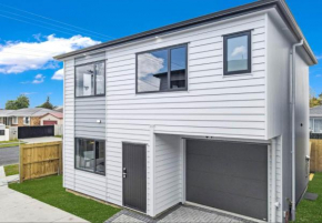 Family Holiday Home Papakura - 175